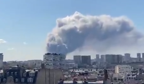 Incêndio em Paris (Foto: reprodução Twitter)