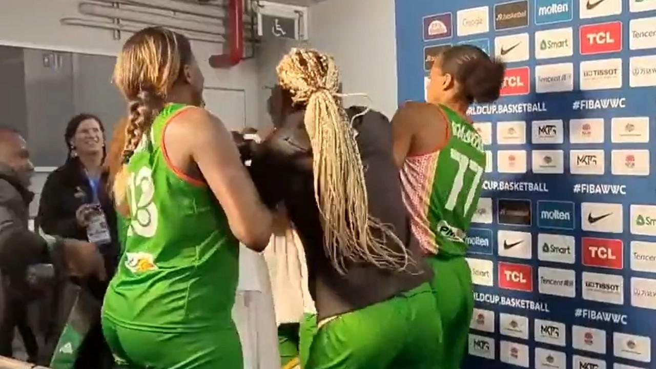 Jogadoras do Mali armam pancadaria após partida no Mundial de Basquete;  assista - Estadão