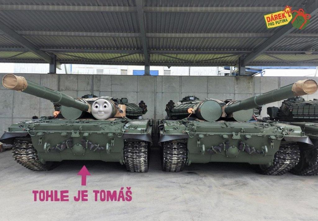 Checos compraram "Tomás, o tanque", para oferecer a Kiev (Foto via Twitter)