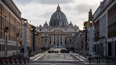 Turista derruba duas estátuas com 2.000 anos no Vaticano - TVI