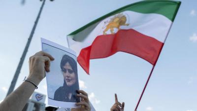 Irão diz que desmantelou rede financiada pelos EUA que planeava protestos no aniversário da morte de Mahsa Amini - TVI