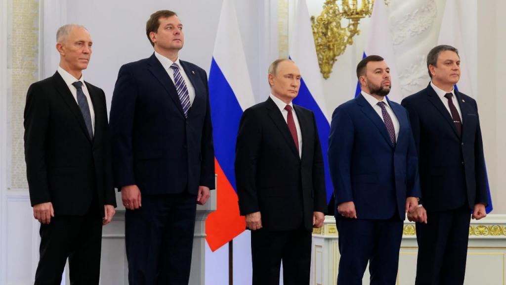 Vladimir Putin com líderes separatistas (Kremlin/AP)
