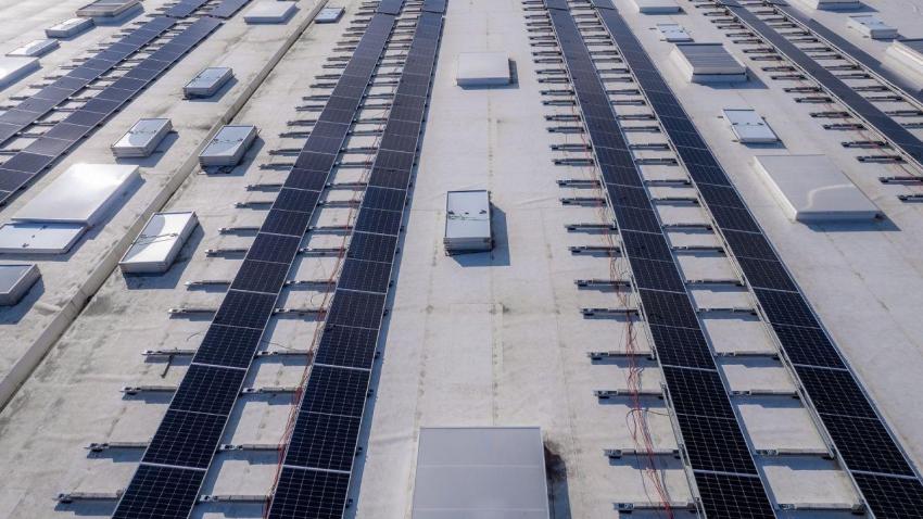 Painéis fotovoltaicos na Garland Valadares - AWAY