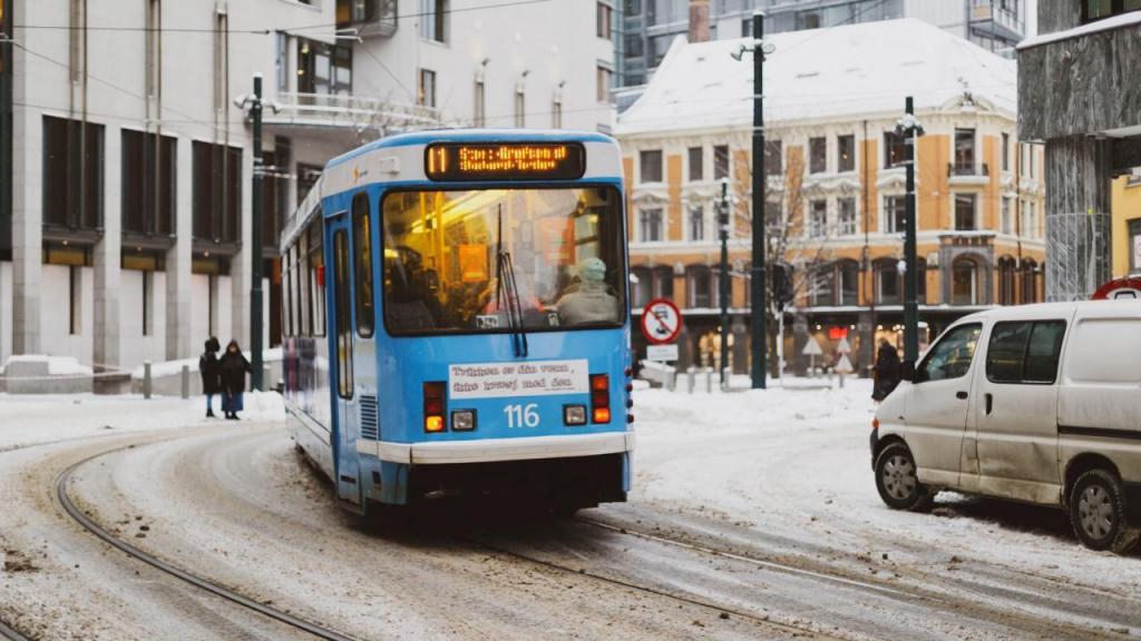 Oslo investe em transportes públicos elétricos (Foto: H. Jang/Unsplash)