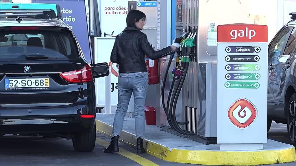 Preços dos combustíveis desceram esta segunda-feira, mas continuam mais caros do que em fevereiro