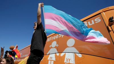 Governo britânico vai incluir pessoas transgénero na lei que proíbe terapias de conversão - TVI