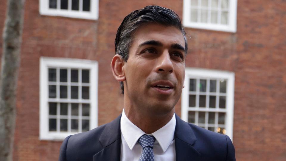 Rishi Sunak, ex-ministro das Finanças do Reino Unido, chega ao seu escritório em Londres na segunda-feira, 24 de outubro. (Jason Alden/Bloomberg/Getty Images)