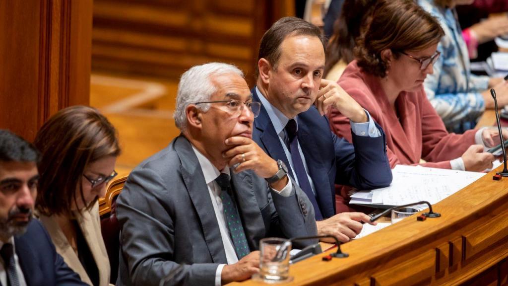 António Costa e Fernando Medina no Parlamento (Lusa/ José Sena Goulão)