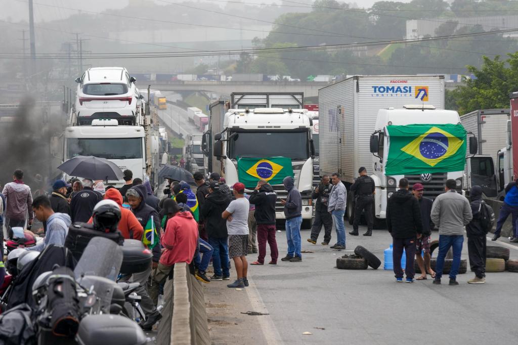 Protestos dos camionistas em São Paulo, no Brasil (AP Photo/Andre Penner)