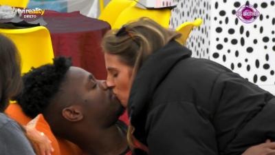 Diana Lopes rouba beijo a Miro Vemba - Big Brother