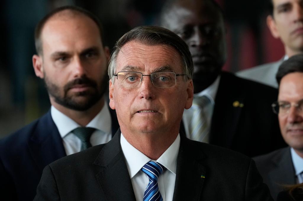 Jair Bolsonaro pronuncia-se pela primeira vez após a vitória de Lula da Silva. (Imagem AP)