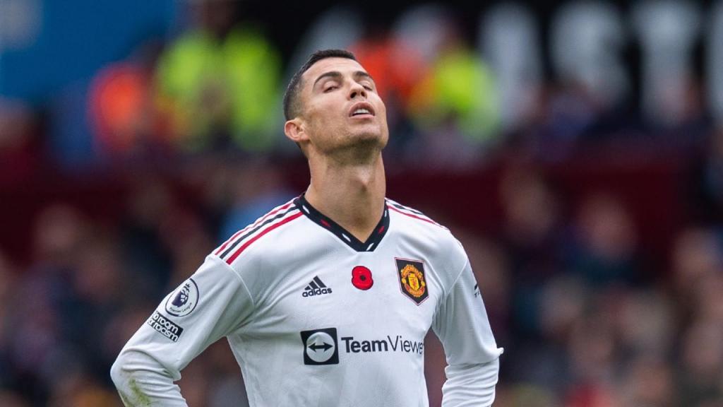Cristiano Ronaldo foi titular, mas o United perdeu com o Aston Villa