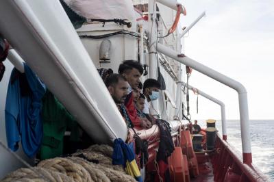 Portugal em contacto com França para acolher “rapidamente” 25 migrantes do ‘Ocean Viking’ - TVI