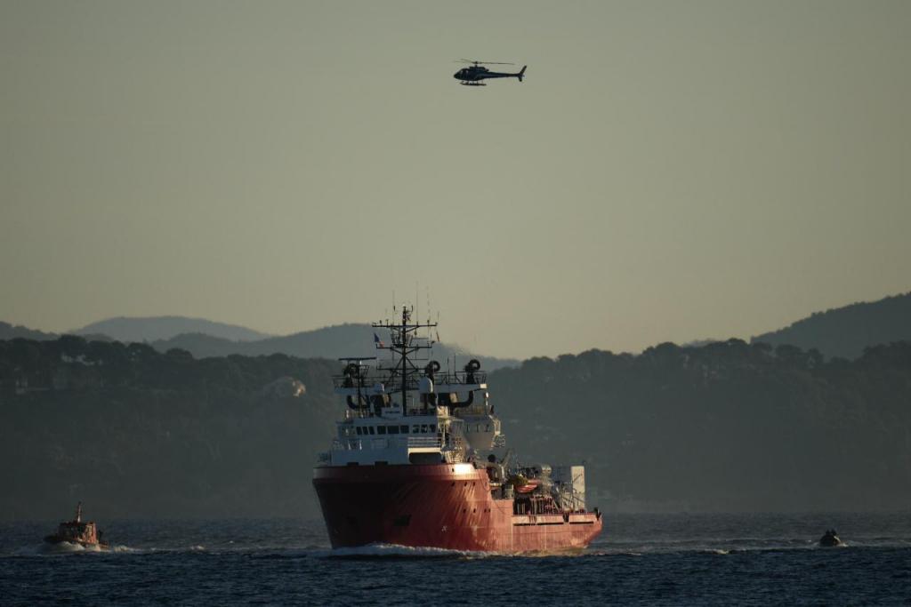 Navio humanitário Ocean Viking (Associated Press)