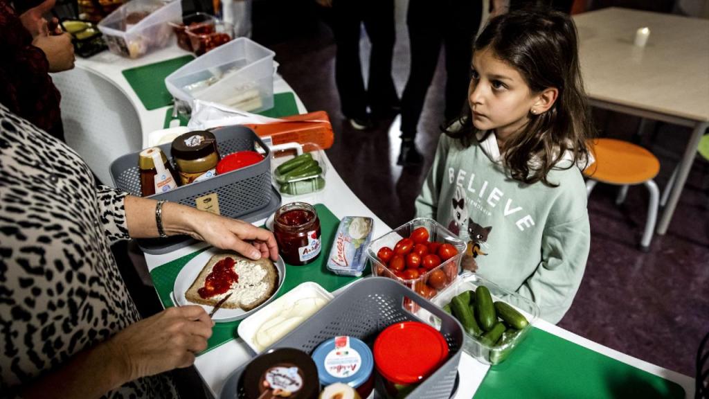Alimentação escolar (Remko de Waal/Getty Images)