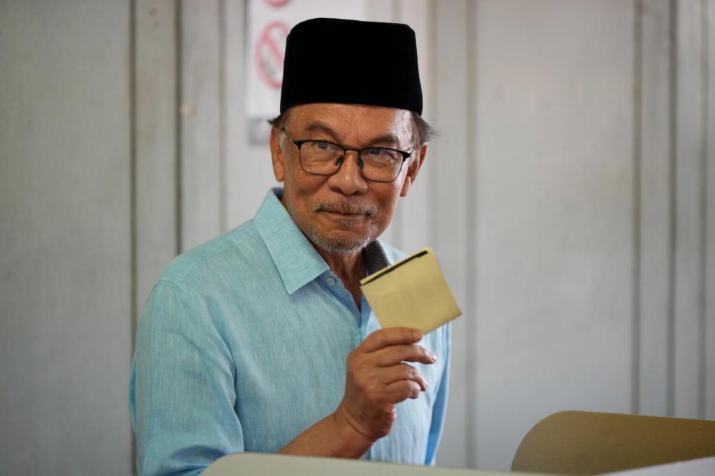 Anwar Ibrahim (Associated Press)