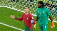 Cristiano Ronaldo lamenta ocasião falhada perante Lawrence Ati-Zigi no Portugal-Gana