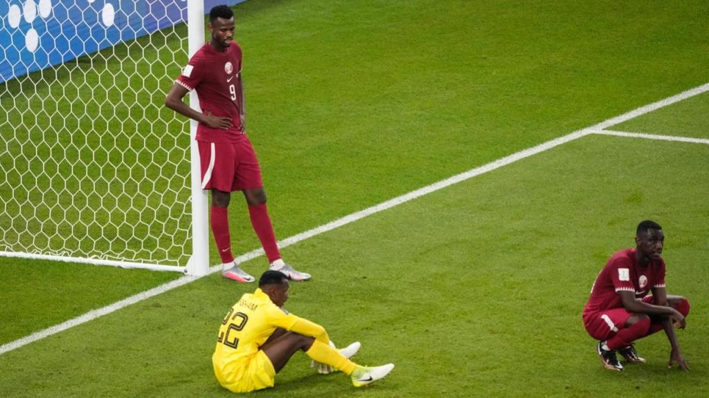 Mundial 2022: anfitrião Qatar é a primeira seleção eliminada	