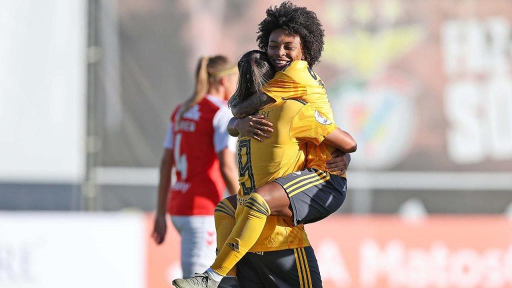 Liga feminina: Valéria Cantuário e Nycole Raysla festejam golo do Benfica