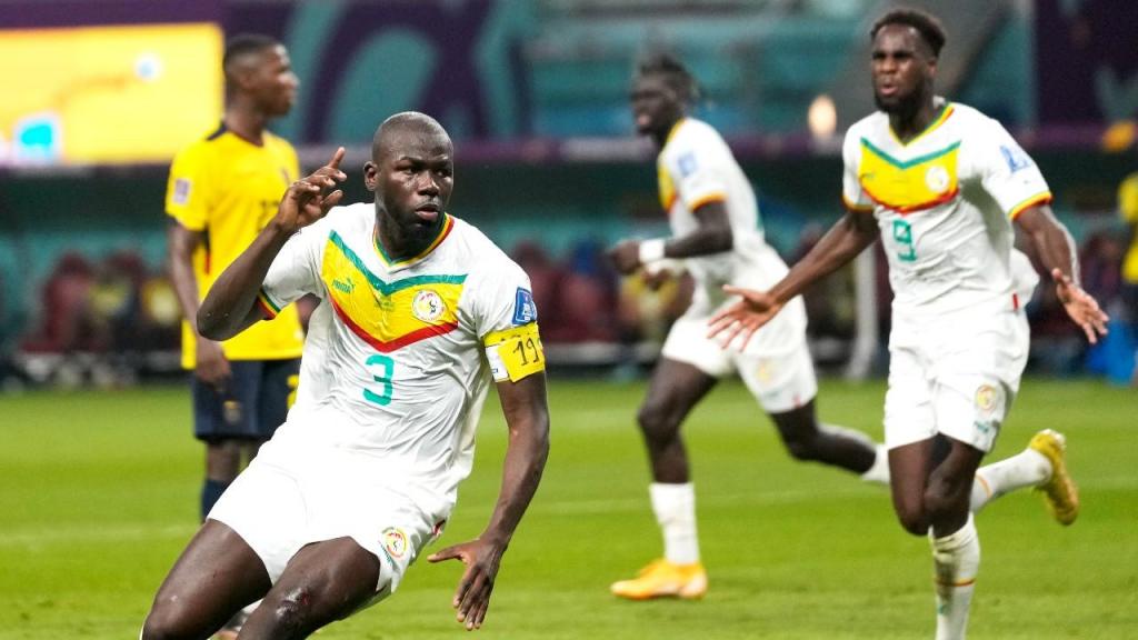 Kalidou Koulibaly festeja o 1-2 no Equaor-Senegal