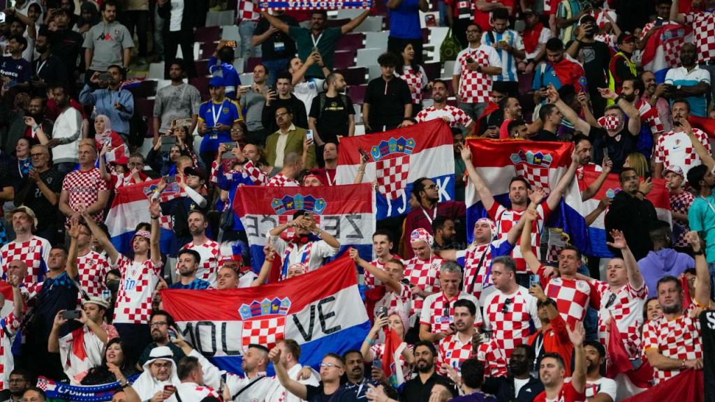 Adeptos da Croácia no jogo com o Canadá, no Mundial 2022