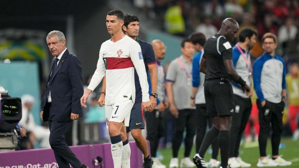 Cristiano Ronaldo instantes após ser substituído no Coreia do Sul-Portugal