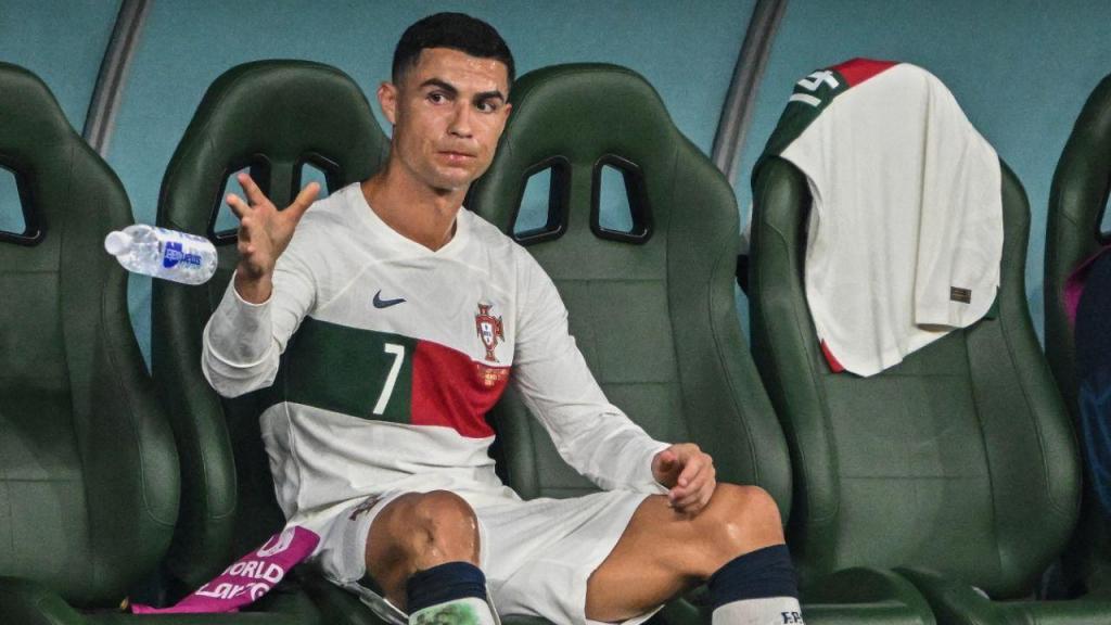 Cristiano Ronaldo após ser substituído no Coreia do Sul-Portugal