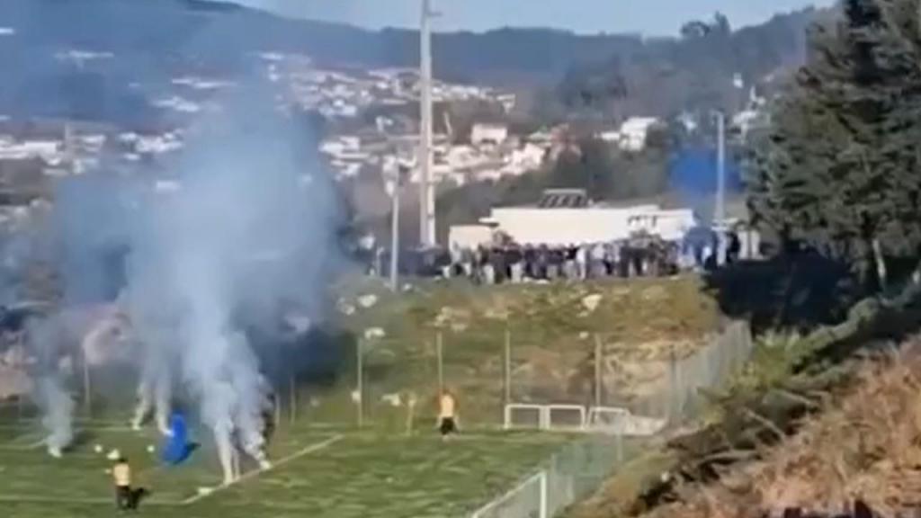 Protestos dos adeptos do Vizela no treino