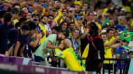 Neymar e Alex Tellles (AP)