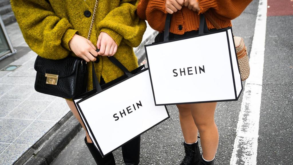 Shein pede aos fornecedores para acabarem com os longos dias de trabalho nas fábricas até ao final do mês (CNN Internacional)