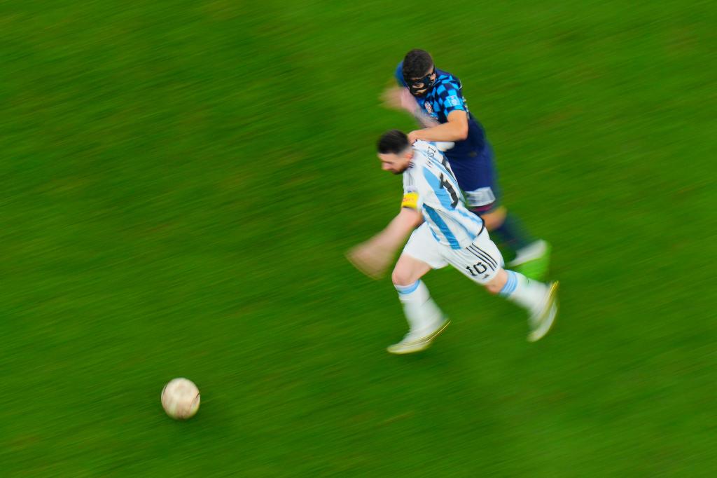 Gvardiol a marcar Messi. Foto: AP