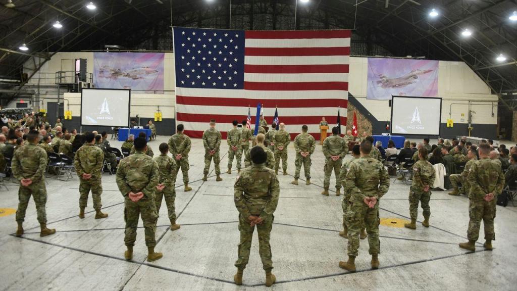 Soldados americanos participam na cerimónia de ativação das Forças Espaciais dos Estados Unidos na Coreia em 14 de dezembro de 2022, em Pyeongtaek, Coreia do Sul. Créditos: Song Kyung-Seokl/Getty Images