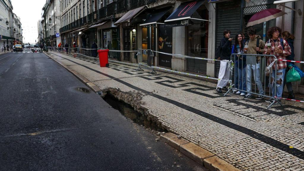 Trânsito cortado na rua da Prata, em Lisboa (Lusa)