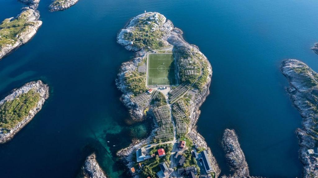 Henningsvaer Stadion, na Noruega