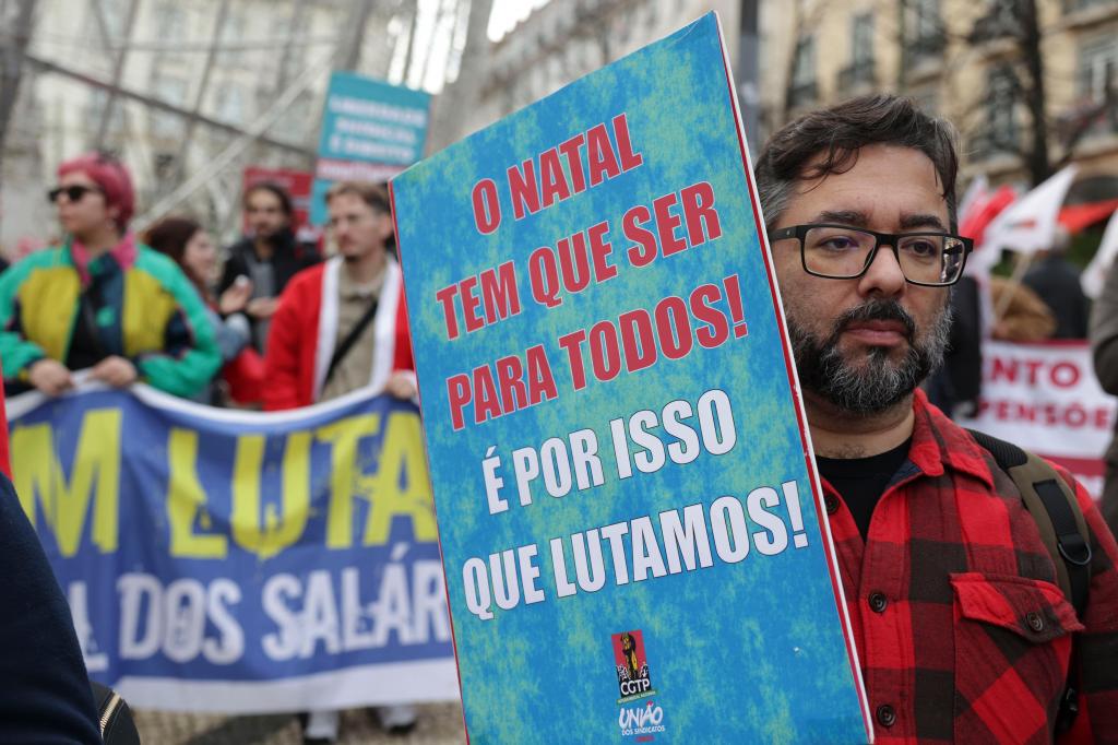 Centenas de pessoas na manifestação da CGTP em Lisboa (Manuel de Almeida/Lusa)
