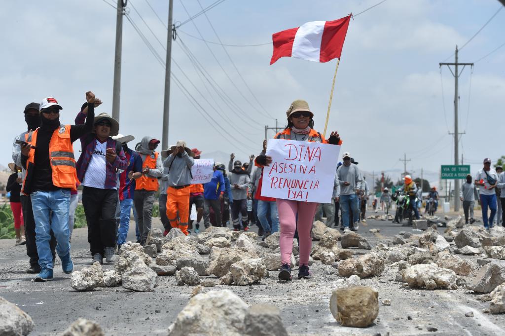 Protestos no Peru (EPA/Bienvenido Velasco)