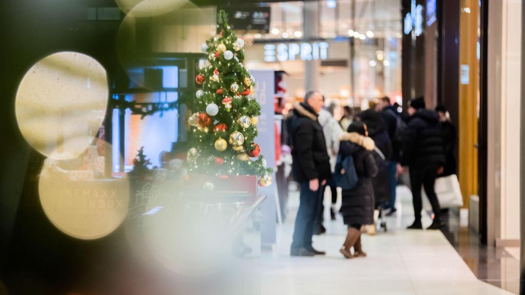 Compras de Natal no Potsdamer Platz, em Berlim, Alemanha. Foto: Christoph Soeder/picture alliance via Getty Images