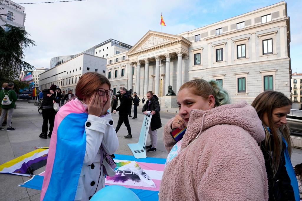 Espanha aprova "lei trans" (AP)