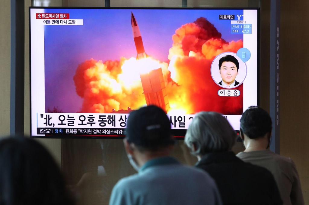 Lançamento de míssil norte-coreano (Getty)