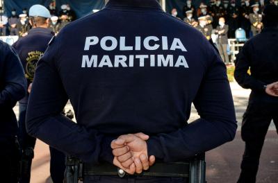 Polícia Marítima portuguesa resgata quatro migrantes na ilha de Kos na Grécia - TVI