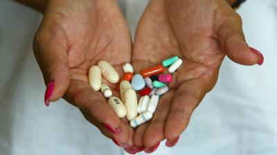Bruxelas multa cinco farmacêuticas por cartelização de preço de um ingrediente - TVI