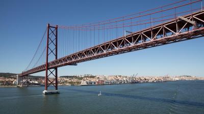 Chama-se Cegonha Branca e promete "melhorar a experiência da viagem fluvial": o primeiro navio da frota 100% elétrica já chegou a Lisboa - TVI