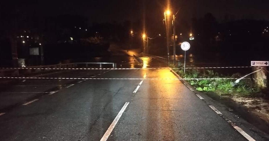 Ponte cortada em Guimarães (Facebook)
