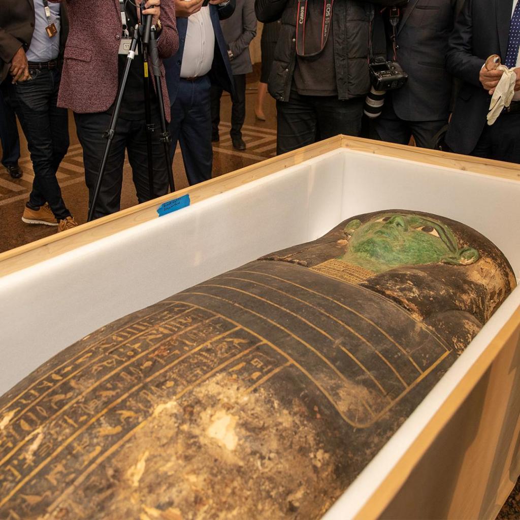 Sarcófago Verde devolvido ao Egito (Embaixada do Egito nos EUA)