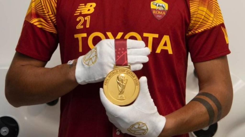 Medalha de campeão do mundo de Dybala (FOTO: Roma)