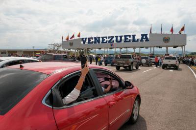 Dificuldades em garantir emprego e vistos fazem regressar migrantes à Venezuela - TVI