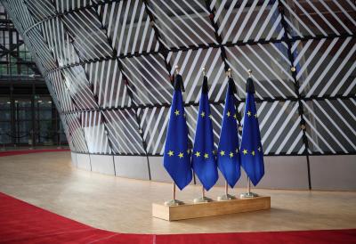 União Europeia exige transparência das plataformas digitais e garante não ser "ingénua" em relação às gigantes tecnológicas dos EUA - TVI
