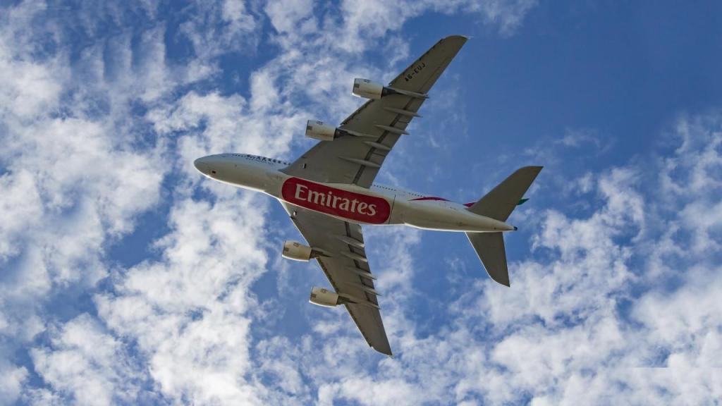 Emirates Airlines (foto: Myl Faz/Unsplash)