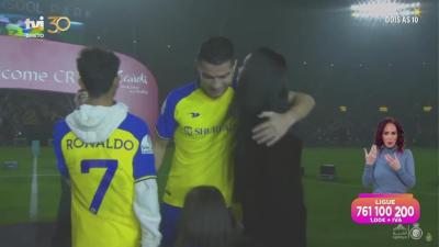 Cristiano Ronaldo foi recebido em apoteose no estádio do clube Al Nassr - TVI