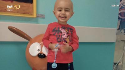 Francisco tinha 2 anos quando começou uma luta contra o cancro - TVI